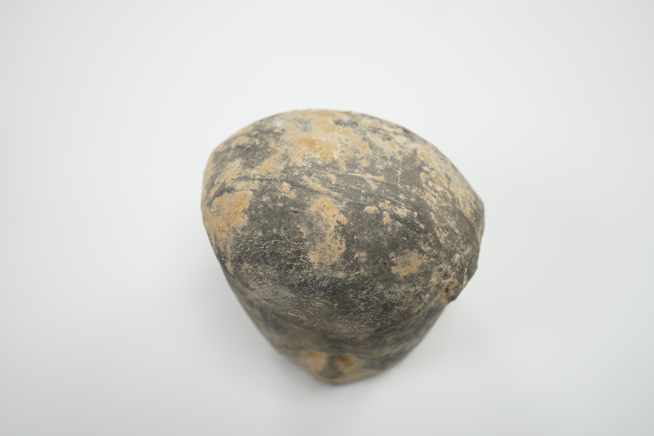 A Chinese grey pottery head and a bust, Han dynasty, tallest 17cm